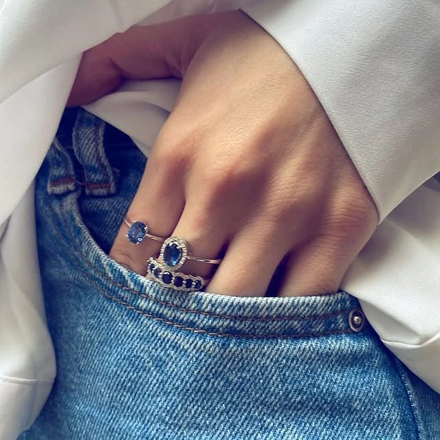 Bague et bracelet féminins portés - Bijoux quotidien chez Degeye Brabant wallon