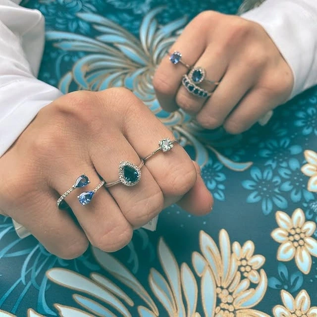 Bagues superposées en or et argent - Tendance ring stacking chez Degeye
